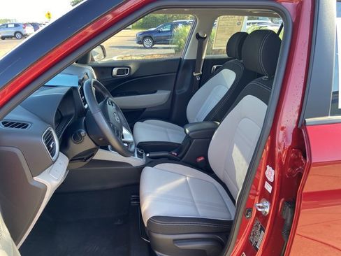 Used 2025 Hyundai Venue SEL FWD image 34