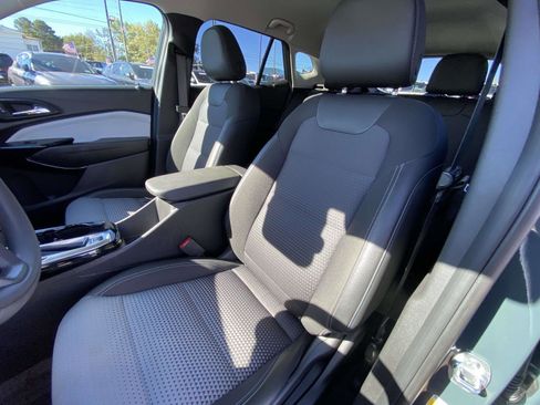 Used 2025 Chevrolet Trax LT image 15