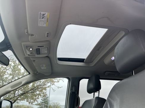 Used 2014 Volkswagen Routan SEL Premium FWD image 22