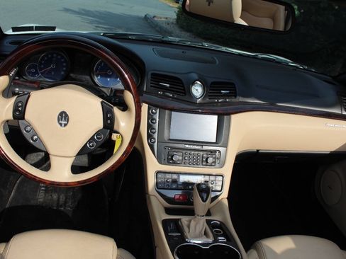 Used 2015 Maserati GranTurismo Convertible RWD image 19