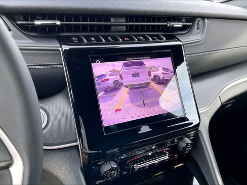 Used 2025 Jeep Grand Cherokee Laredo X w/ Luxury Tech Group I RWD image 21