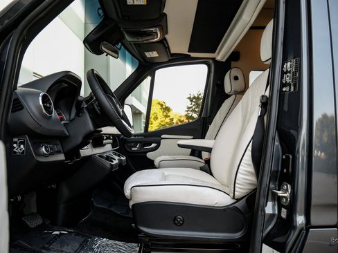 Used 2023 Mercedes-Benz Sprinter 3500 image 33