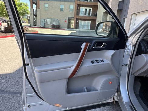 Used 2008 Toyota Highlander Limited image 19