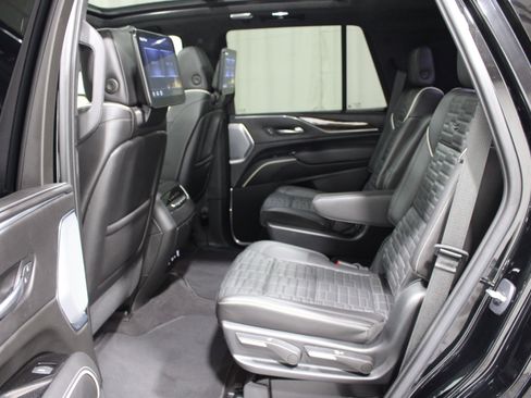 Certified 2023 Cadillac Escalade Sport Platinum w/ LPO, ONYX Package AWD/4WD image 22