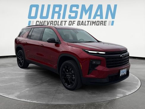 Used 2025 Chevrolet Traverse LT w/ Midnight/Sport Edition FWD image 1