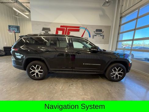 Used 2025 Jeep Grand Cherokee L Limited image 2