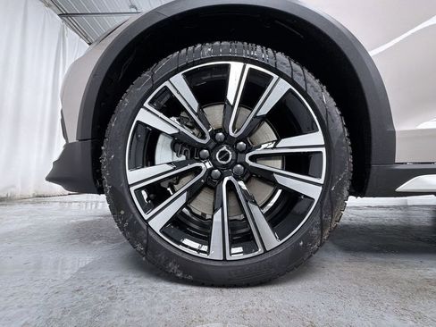 New 2026 Volvo V60 B5 Cross Country Ultra w/ Protection Package Premier image 12