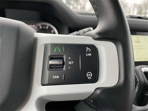 Used 2023 Land Rover Defender 110 S image 28