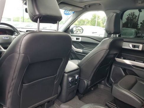 Certified 2022 Ford Explorer Limited w/ Equipment Group 301A AWD/4WD image 35