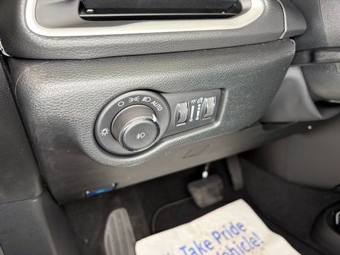 New 2026 Chrysler Pacifica Select image 15