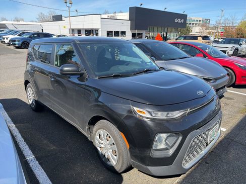 Used 2021 Kia Soul LX image 3