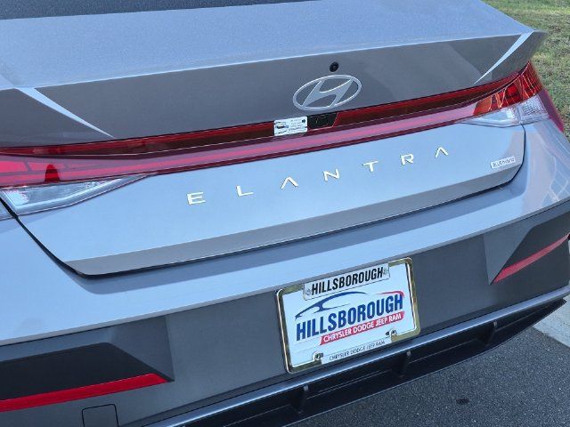 Used 2026 Hyundai Elantra Hybrid FWD image 22