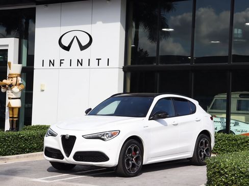 Used 2023 Alfa Romeo Stelvio Veloce image 1