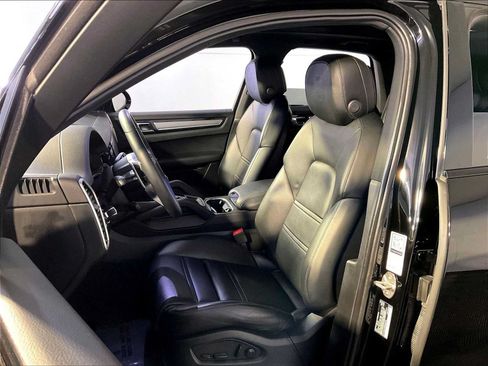 Certified 2023 Porsche Cayenne Platinum Edition AWD/4WD image 5