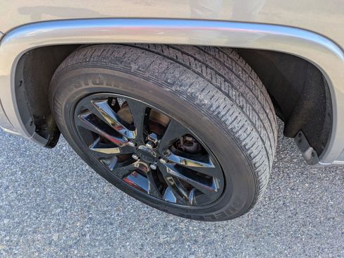 Used 2018 Jeep Grand Cherokee Altitude AWD/4WD image 10