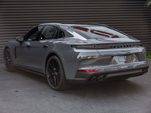 Used 2025 Porsche Panamera image 3