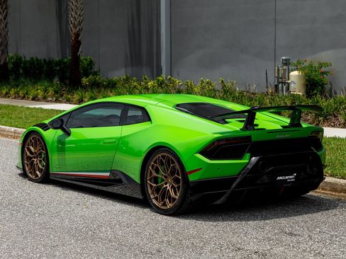 Used 2018 Lamborghini Huracan Performante AWD/4WD image 29