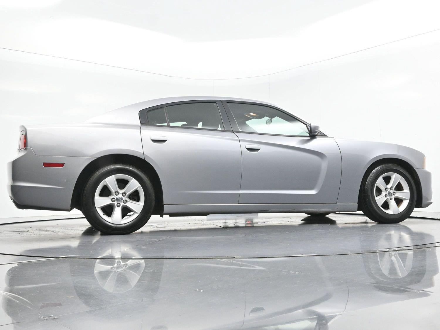 Used 2013 Dodge Charger SE RWD image 44