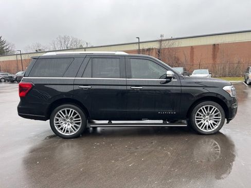 Used 2022 Ford Expedition Platinum image 4