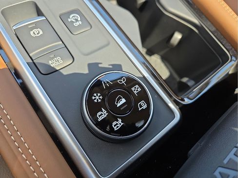 New 2026 Nissan Pathfinder Platinum AWD/4WD image 22