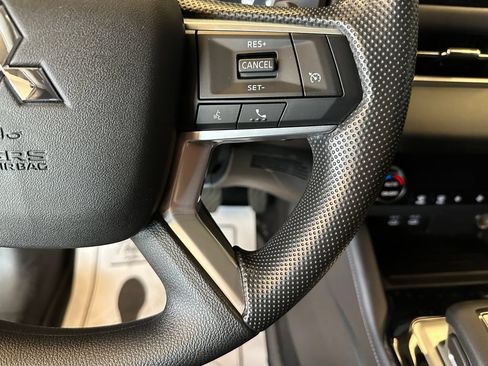 Used 2025 Mitsubishi Outlander ES AWD/4WD image 12