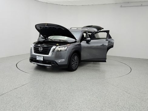 Used 2025 Nissan Pathfinder SL w/ SL Premium Package image 9