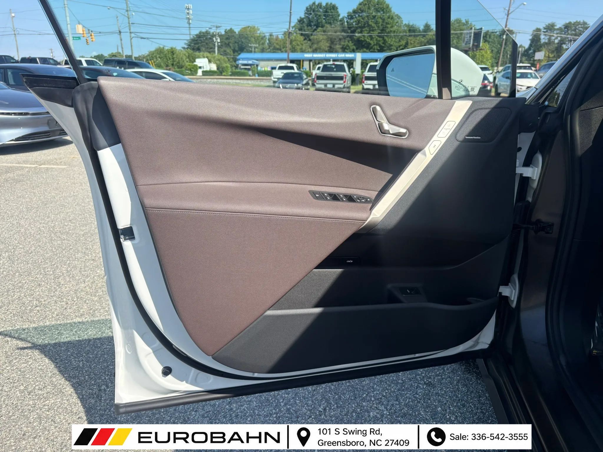 Used 2024 BMW iX xDrive50 AWD/4WD image 9
