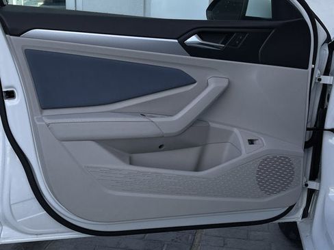 New 2025 Volkswagen Jetta SE image 9