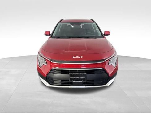 Certified 2025 Kia Niro EX FWD image 3