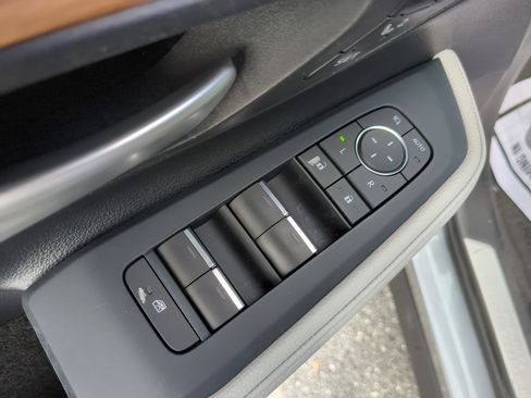 Used 2025 Toyota Grand Highlander AWD image 17