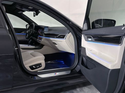 Used 2019 BMW 750i xDrive w/ M Sport Package AWD/4WD image 26