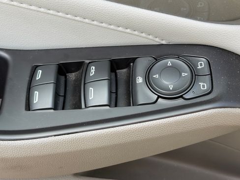 Used 2020 Chevrolet Traverse LT FWD image 8