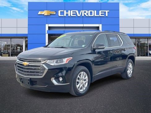 Certified 2021 Chevrolet Traverse LT image 2