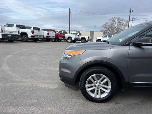 Used 2014 Ford Explorer XLT image 4