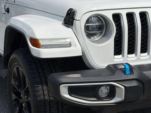 Used 2022 Jeep Wrangler Unlimited Sahara w/ Safety Group AWD/4WD image 10