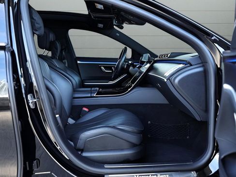 Used 2022 Mercedes-Benz S 500 4MATIC w/ AMG Line Package image 46