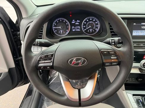 Used 2019 Hyundai Elantra SE image 25