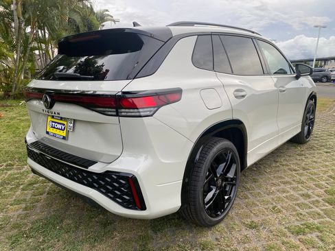 New 2026 Volkswagen Tiguan SE R-Line FWD image 7