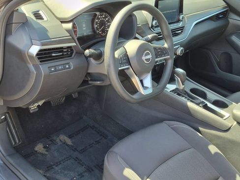 Used 2025 Nissan Altima 2.5 SV FWD image 15