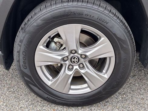 Used 2025 Toyota RAV4 XLE FWD image 15