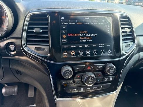 Used 2022 Jeep Grand Cherokee Laredo X AWD/4WD image 15