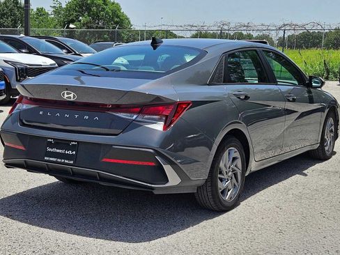 Used 2024 Hyundai Elantra SEL FWD image 5