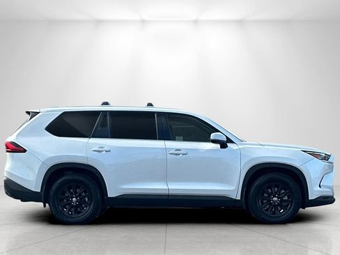 Used 2024 Toyota Grand Highlander AWD image 2