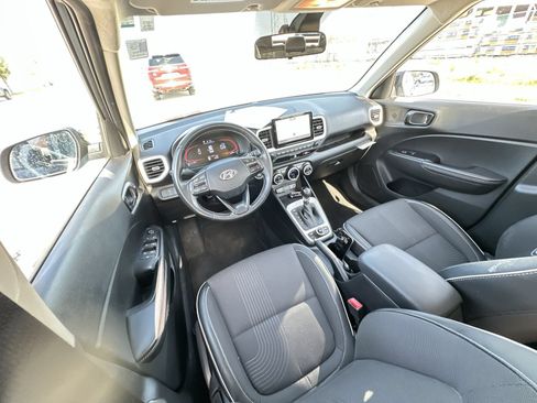 Used 2024 Hyundai Venue Limited FWD image 20