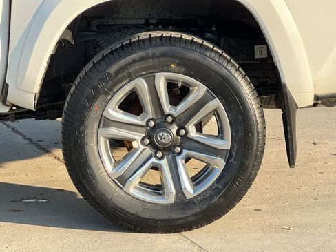 Used 2017 Toyota Tacoma Limited w/ Tow Package image 26