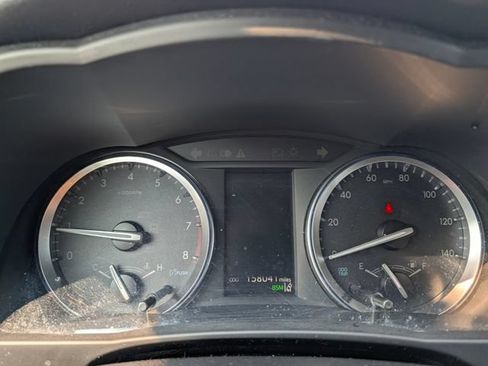 Used 2018 Toyota Highlander XLE AWD/4WD image 19