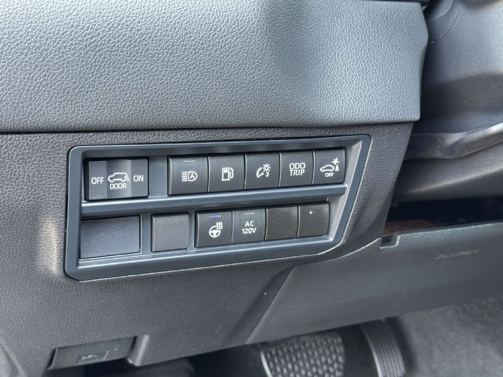 Used 2025 Toyota Sequoia Limited w/ Tow Technology Package AWD/4WD image 10