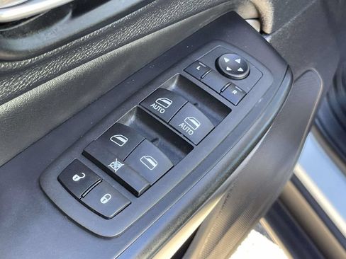 Used 2022 Jeep Cherokee Trailhawk w/ Sun, Sound & Nav Group AWD/4WD image 18