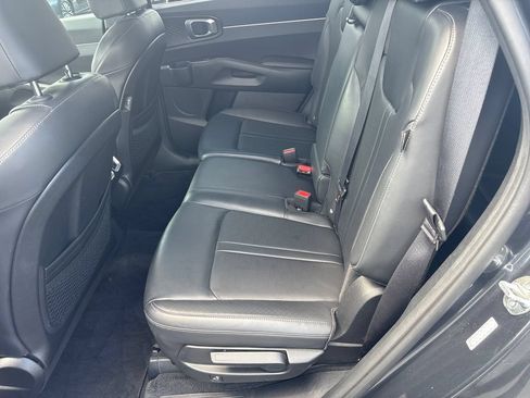 Used 2025 Kia Sorento S FWD image 13