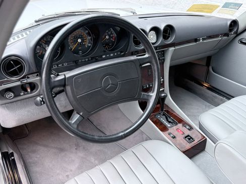 Used 1989 Mercedes-Benz 560 SL image 12